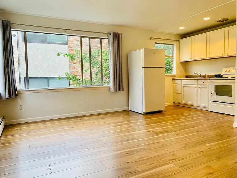 523 E Denny Way #10 — Photo 6