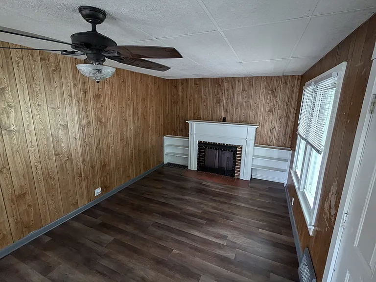 1031 Mount Tom Rd — Photo 9
