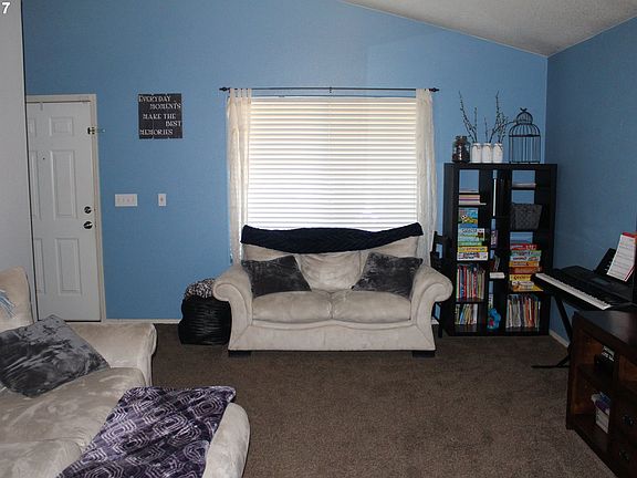 5th image of 10618 NE 60th Ct