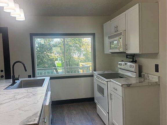 3rd image of 547 Orchard Pl