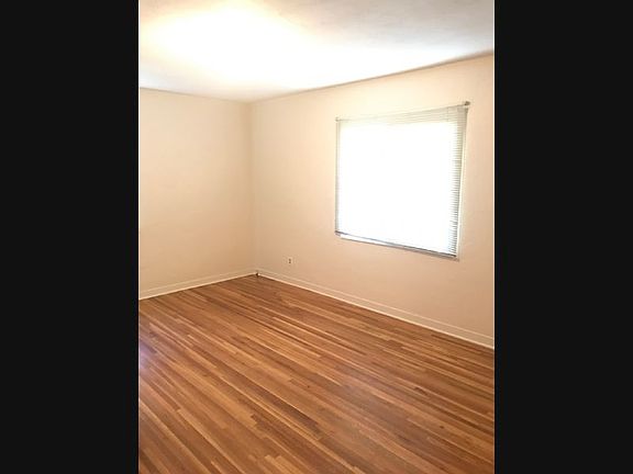 3rd image of 801 Van Buren Pl SE