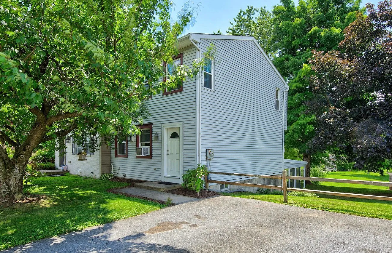 1088 Monticello Ln — Photo 1