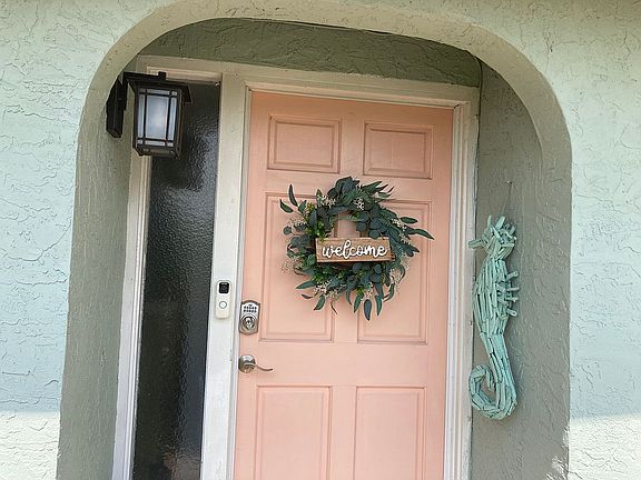 4th image of 70 Virginia Ct