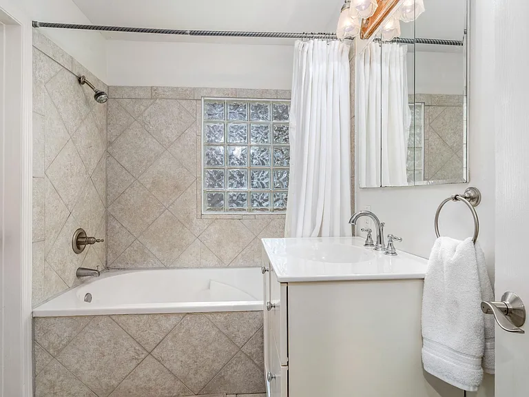 2319 English Village Ln — Photo 20