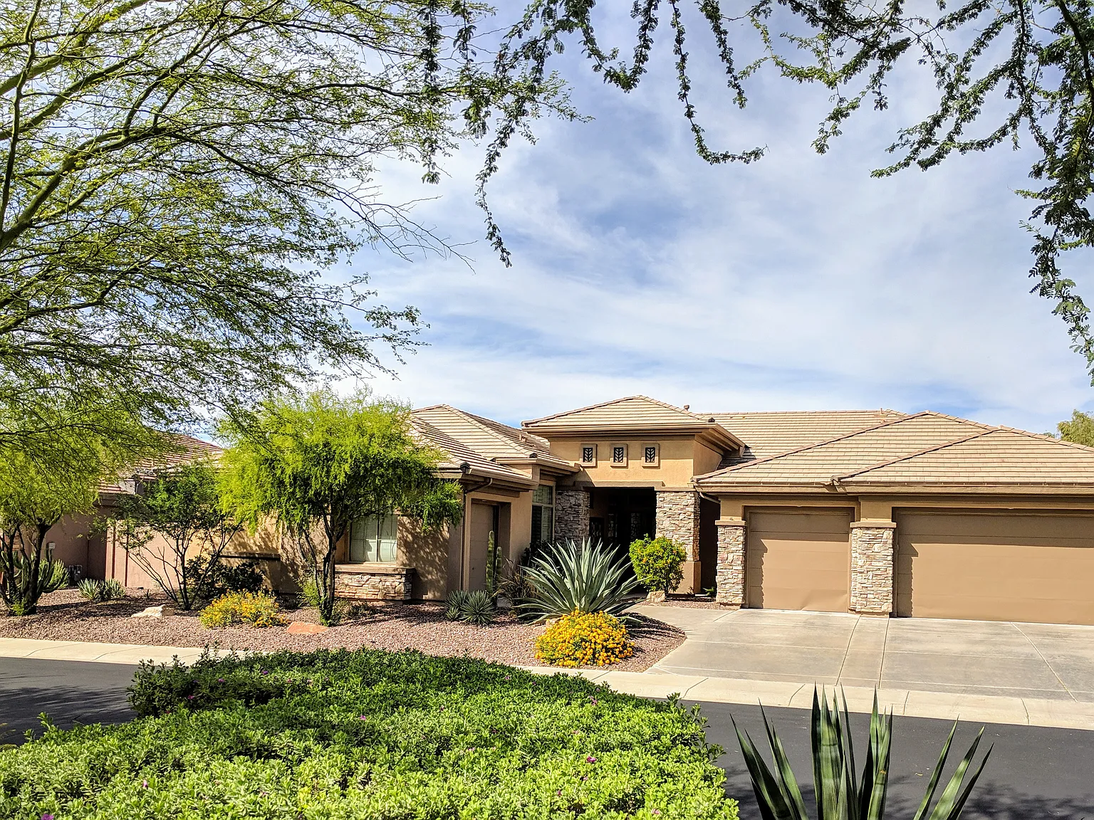 6 bed, 4.5 bath, 4319 sqft, $5,500 — Photo 2