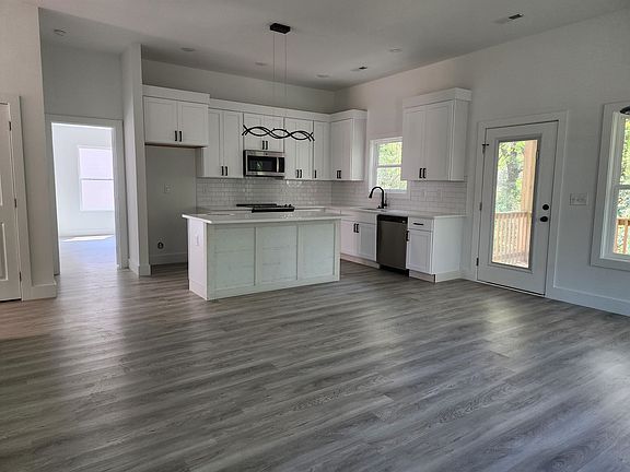 3rd image of 120 Theodosia Dr