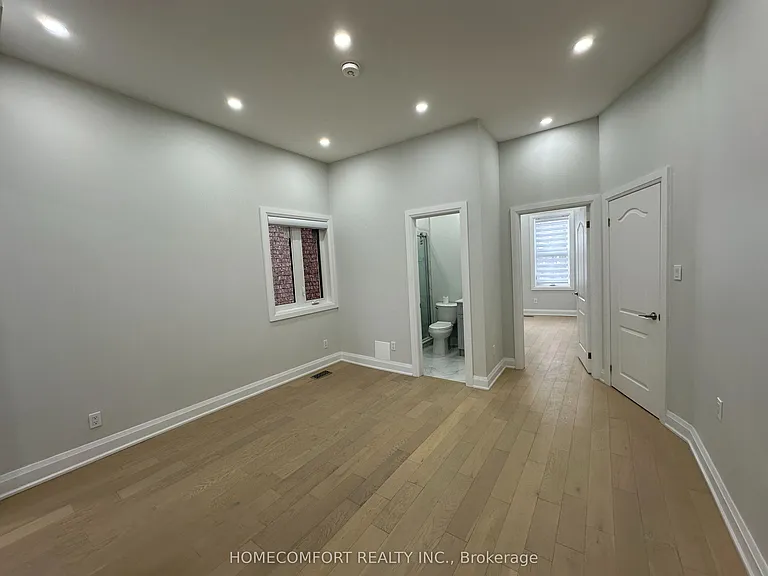 211 Osler St #MAIN FLOOR — Photo 9