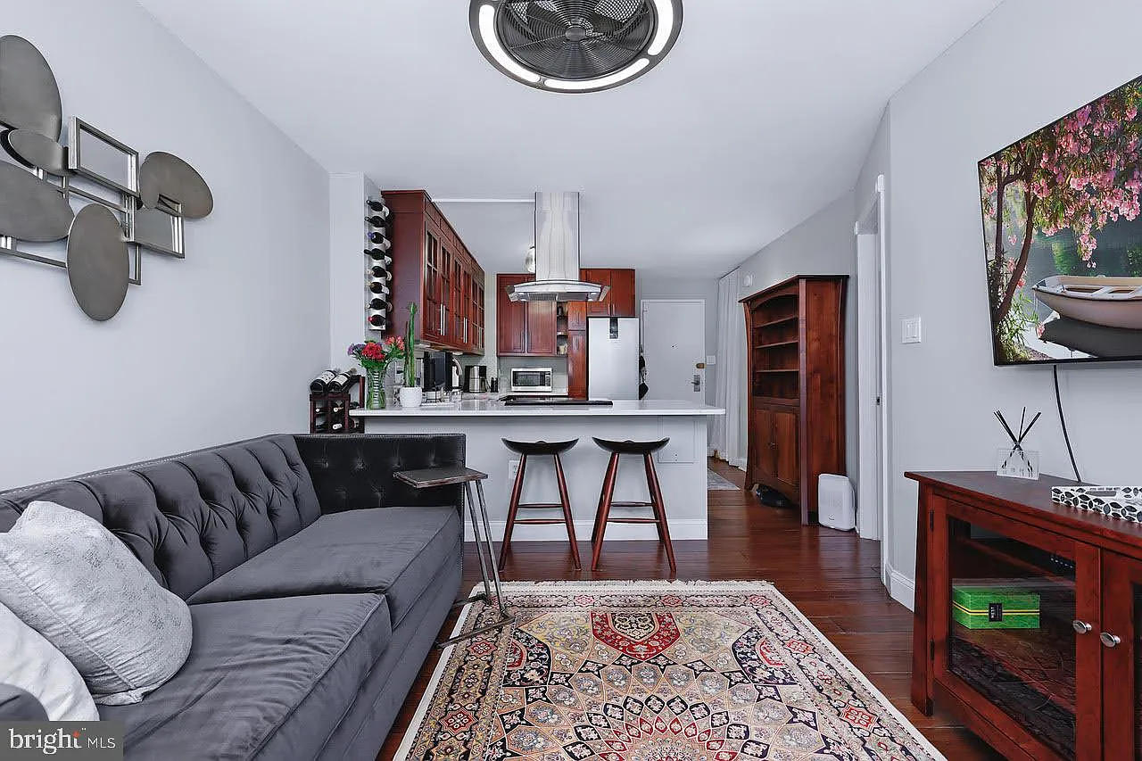 1718 P St NW APT 617 photo 1