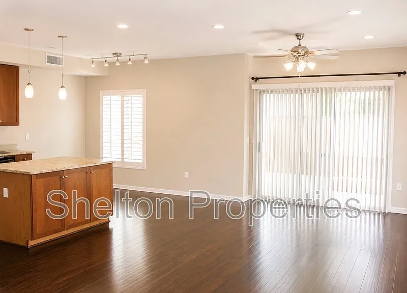 3 bed, 2.5 bath, 1590 sqft, $2,450 — Photo 2