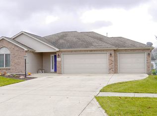 1303 W Stone Ridge Dr, Columbia City, IN 46725