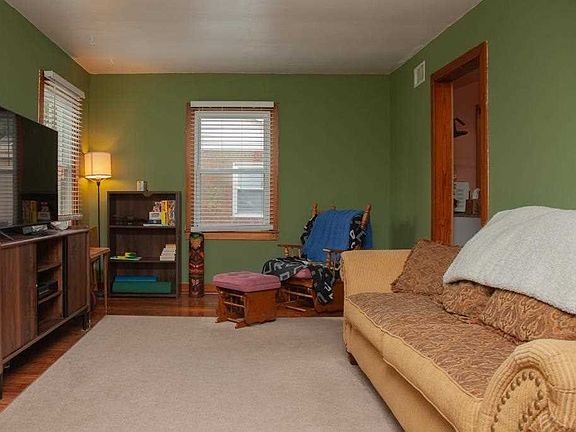 2nd image of 1258 N Lincoln Park Dr