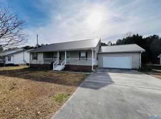 570 Pinewood Dr, Centre, AL 35960