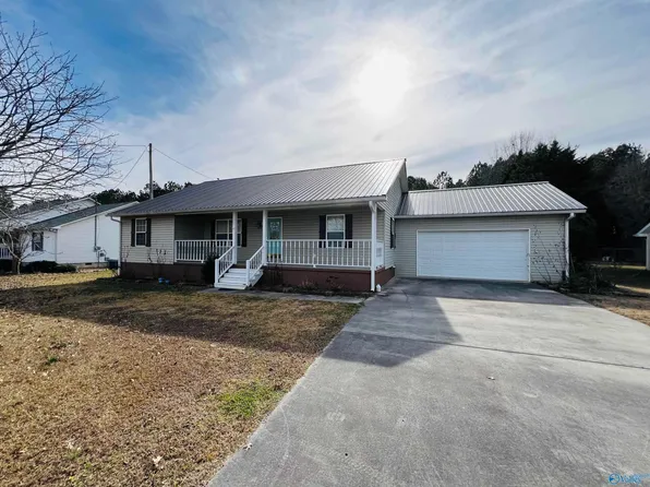 570 Pinewood Dr, Centre, AL 35960