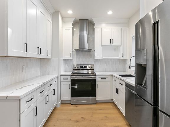 3rd image of 225 W California Ave