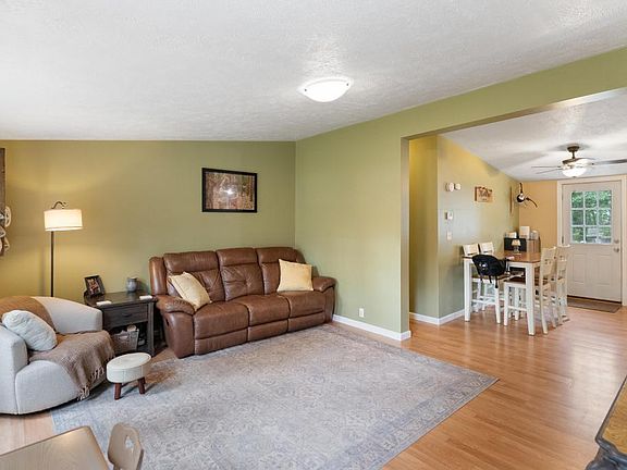 4th image of 6028 Berry Ln