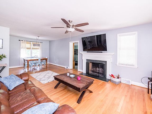 2nd image of 2130 Woodcrest Dr