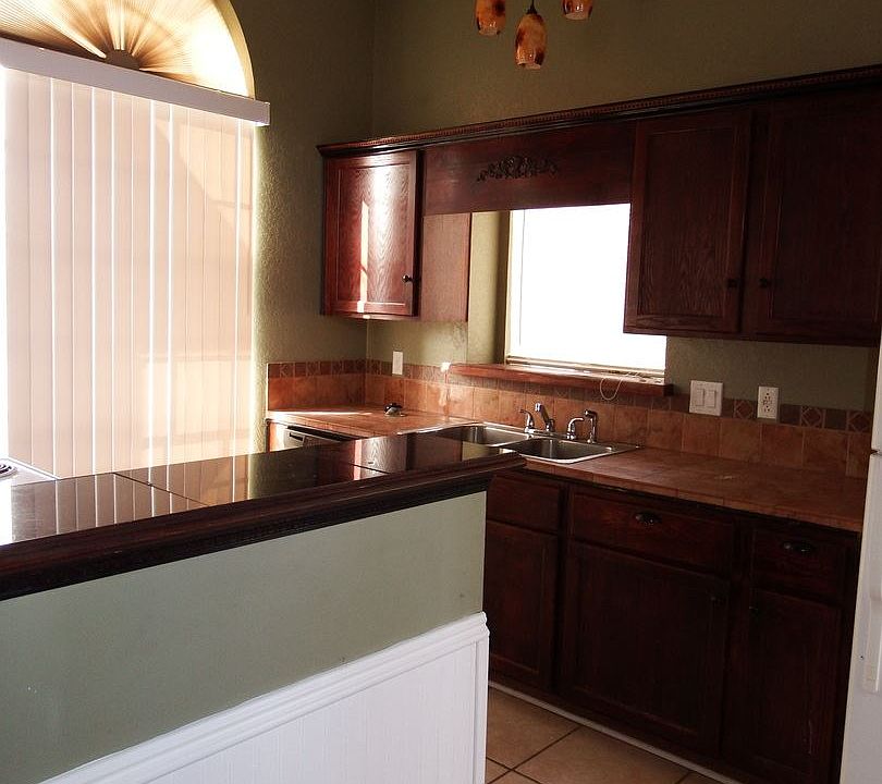 1st image of 2207 Woodlands Dr