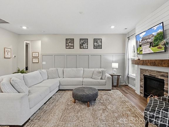 2nd image of 7159 Astella Way