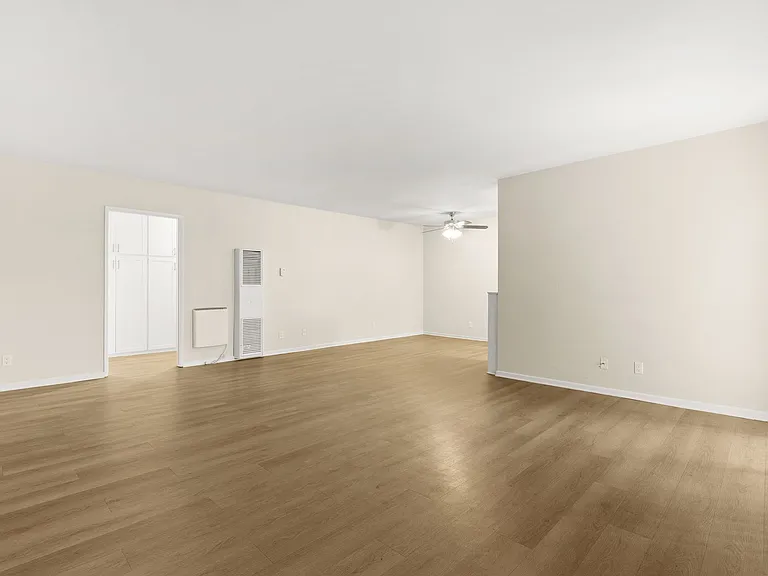 Melrose Place Apartments — Photo 8