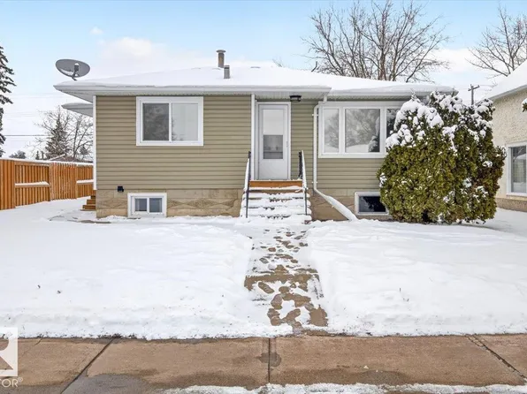 5028 51st Ave, Mundare, AB T0B 3H0