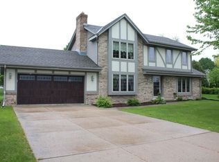 S80W17402 Haven Dr, Muskego, WI 53150