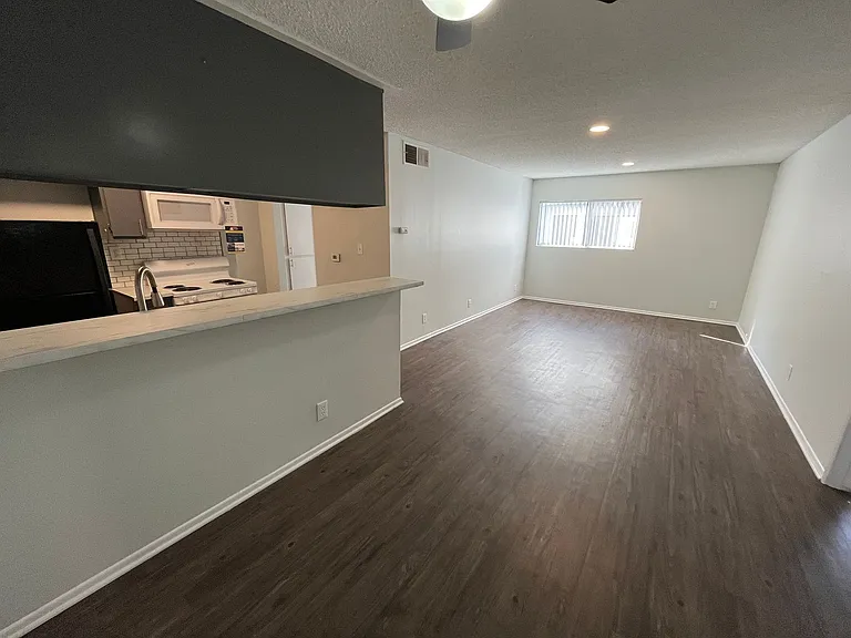 951 S. Oxford Ave. — Photo 84