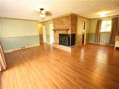 5th image of 242 Jenny Ln