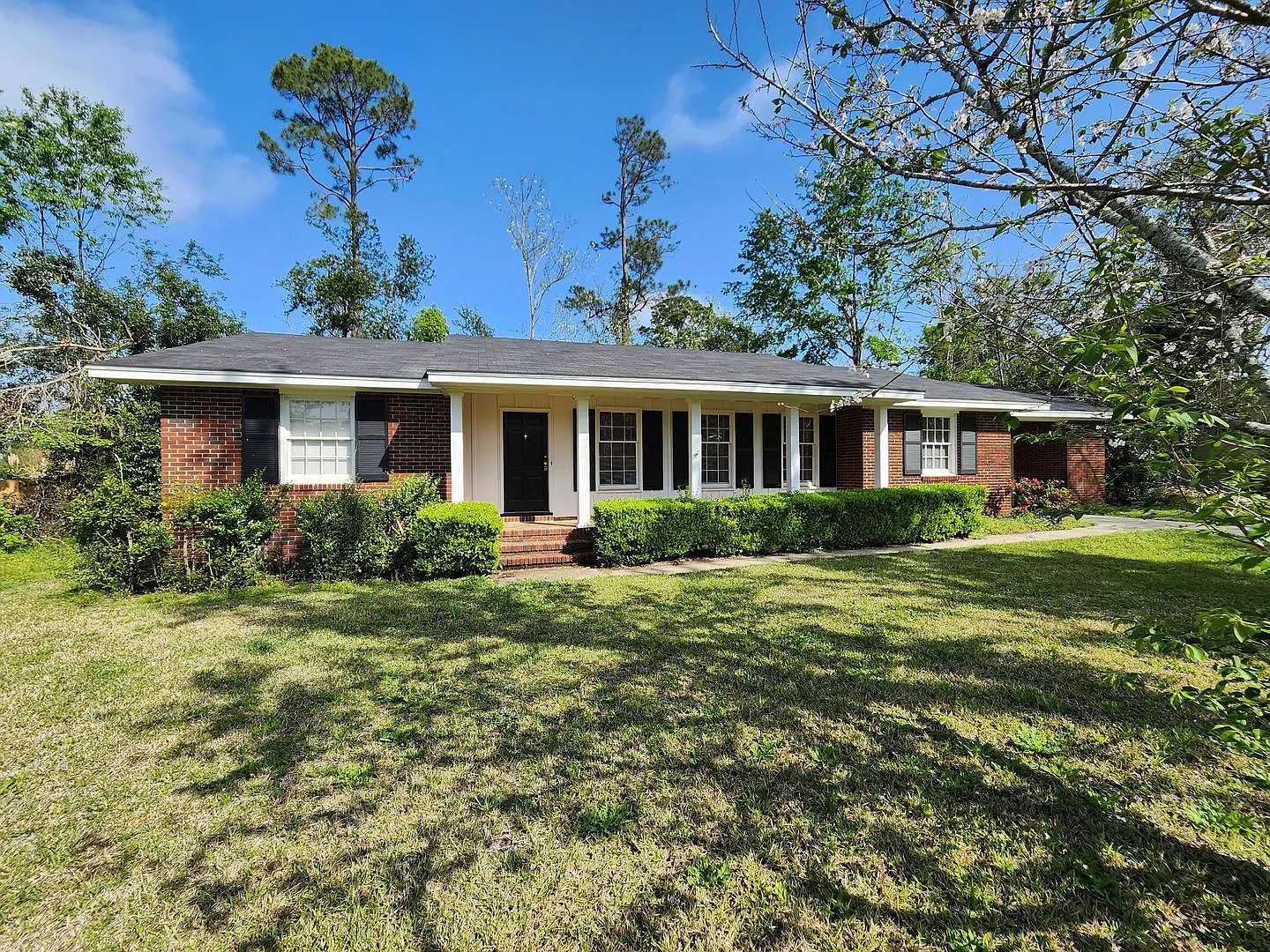 3 bed, 1736 sqft, $1,575 — Photo 1