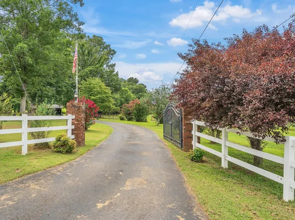 135 Ashby Rd, Camden, TN 38320