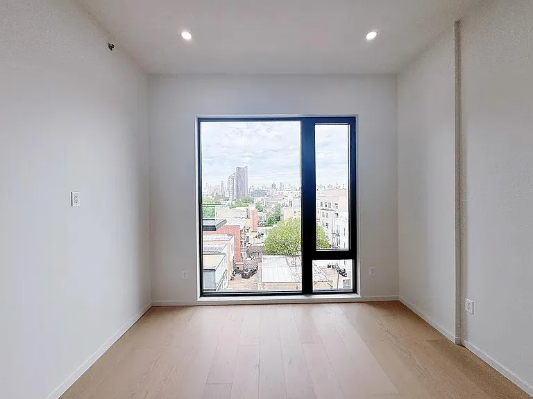 31-16 21st St #5H — Photo 5