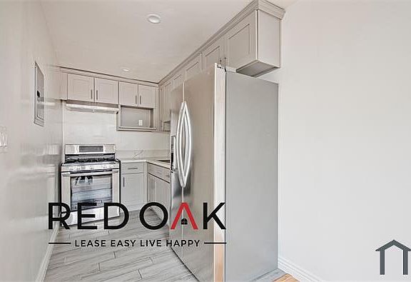 4th image of 1023 N Hayworth Ave APT 4