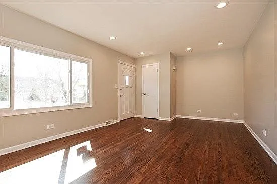 1562 N Harrison St — Photo 2