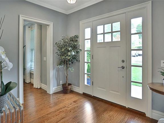 4th image of 118 Edgewood Ave
