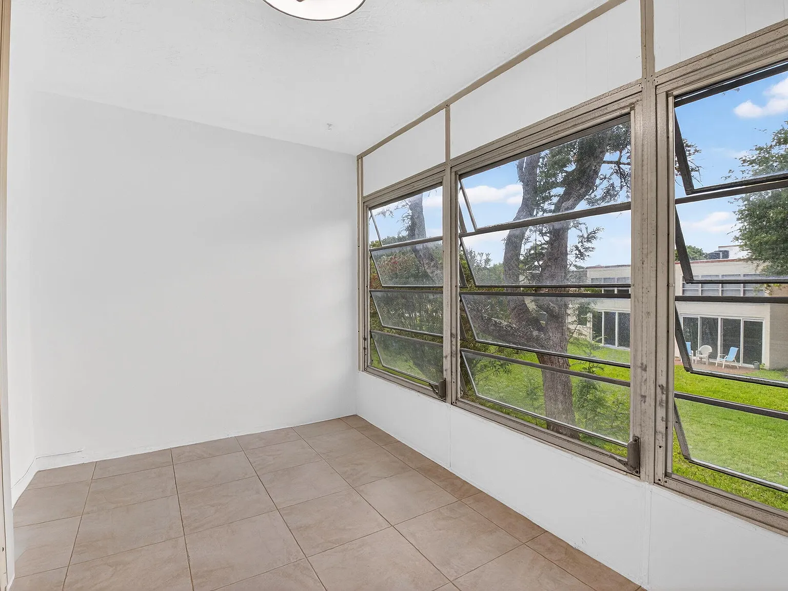 2 bed, 2.0 bath, 1048 sqft, $2,400 — Photo 4