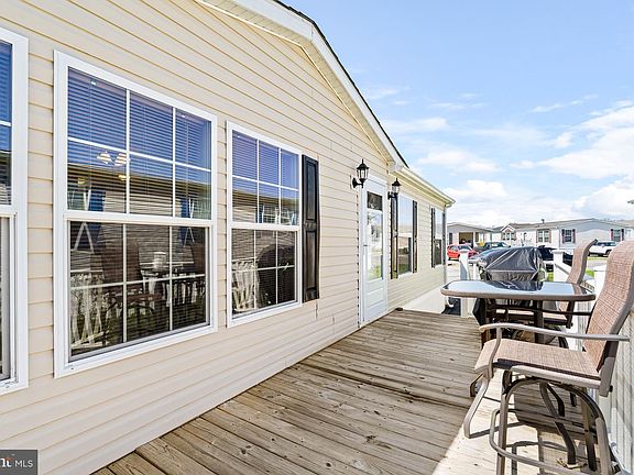 5th image of 53 Queen Eleanor Dr
