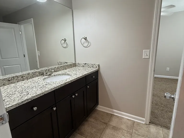 Summit Pointe Apartments — Photo 15