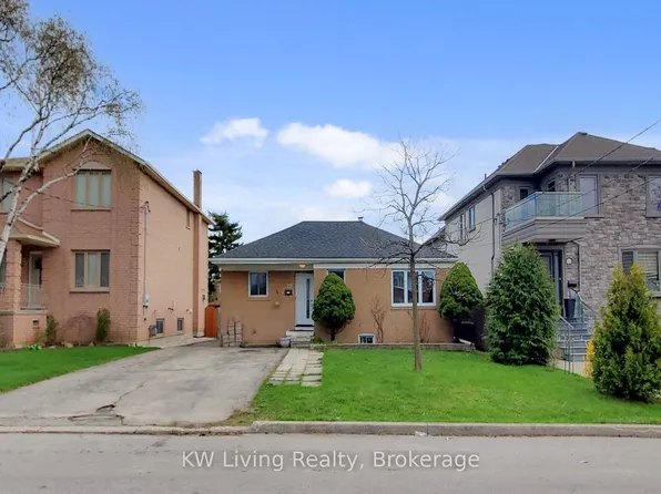 29 Jane Osler Blvd, Toronto, ON M6A 1W6