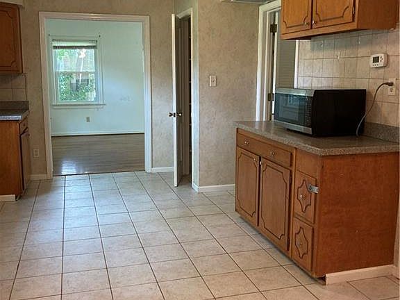 5th image of 704 Prince Charles Ln
