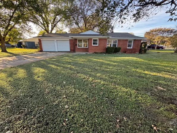 200 SW Moody St, Burleson, TX 76028