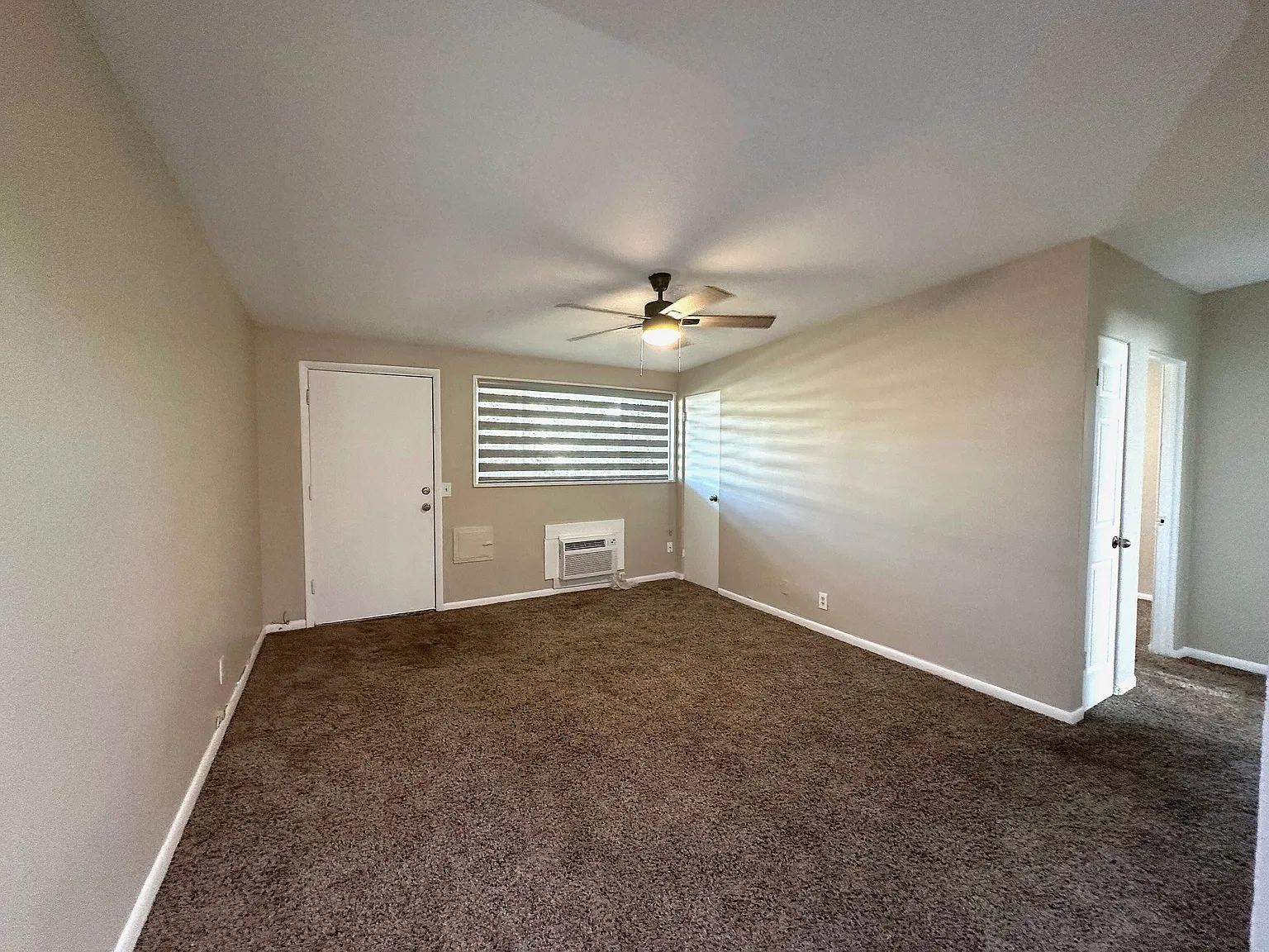 102 W Ida Ave — Photo 2