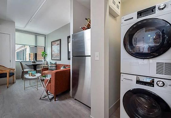 5th image of 313 N Capitol Ave #609