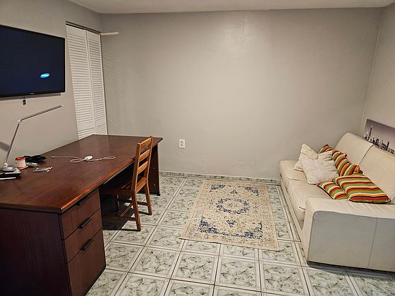 5th image of 4121 W Henderson St #G