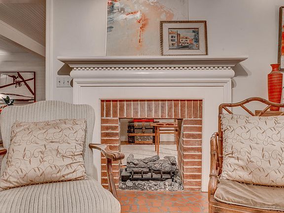 4th image of 4844 Pleasant Hill Dr