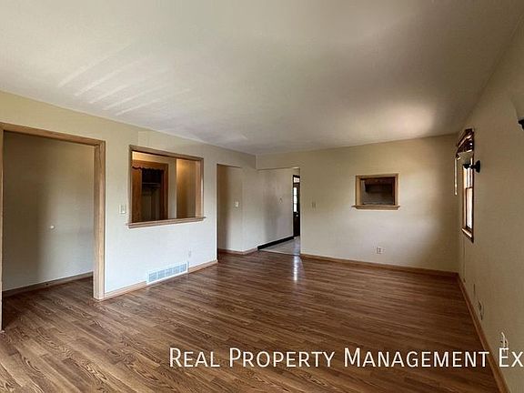 3rd image of 3116 S Lake Ave