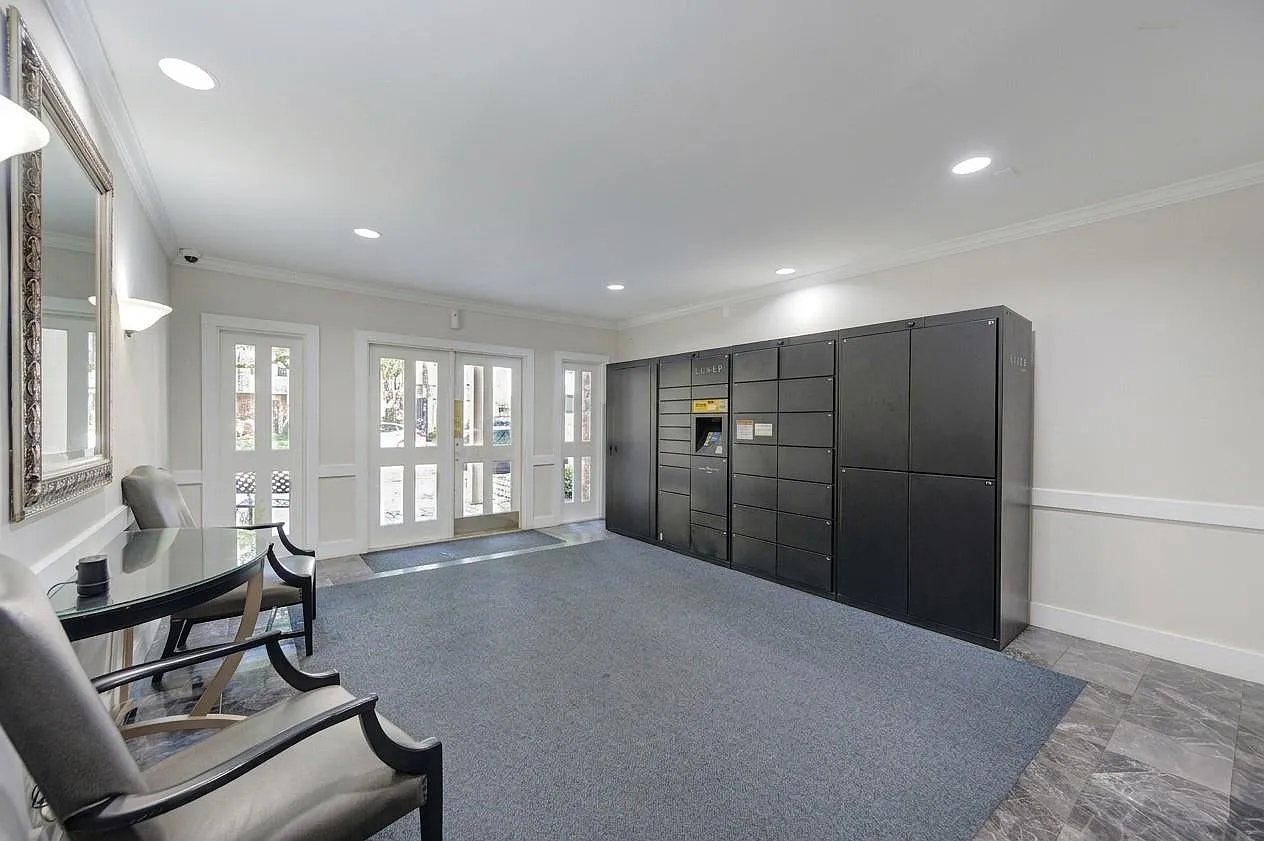 3 bed, 2.0 bath, 1710 sqft, $2,380 — Photo 3