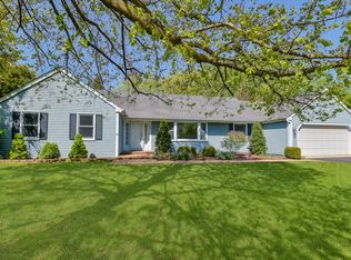 1151 Larkspur Ln, Batavia, IL 60510