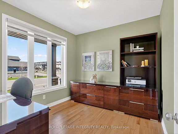 4th image of 724 Parade Dr