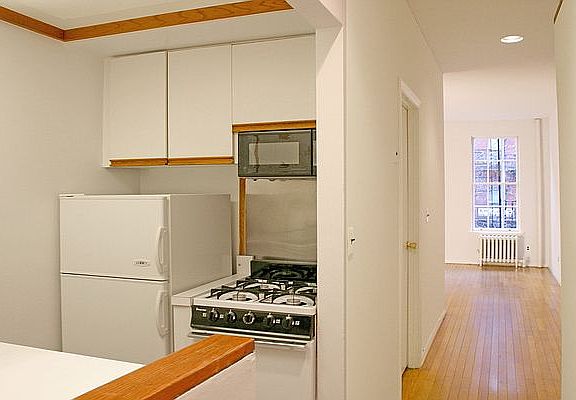 5th image of 304 E 92nd St APT 2W