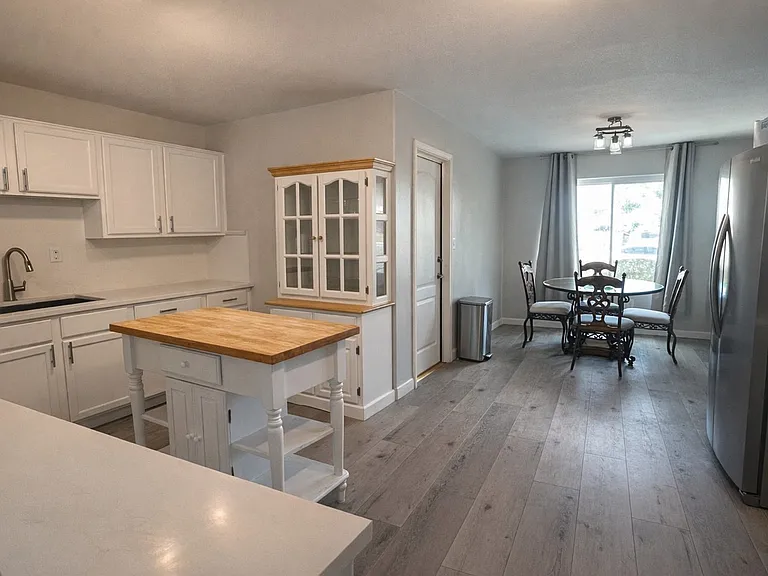 4319 Templeton St — Photo 5