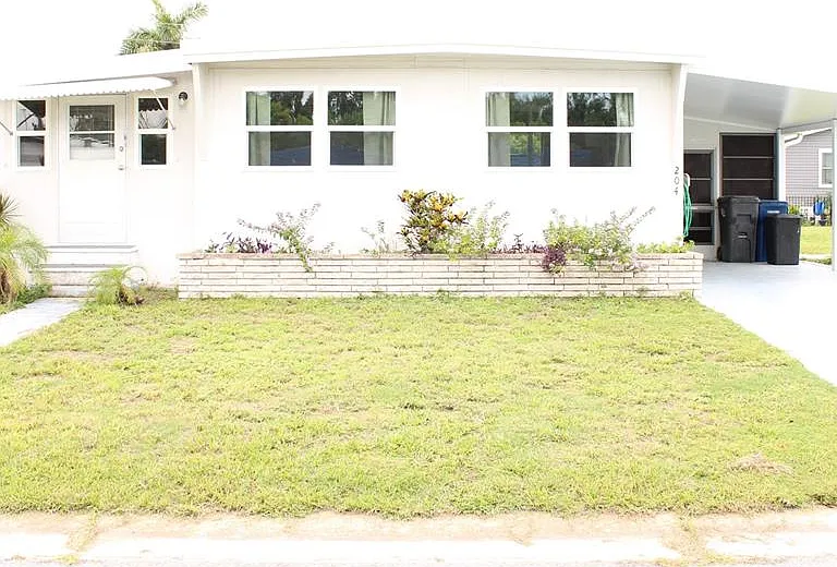 204 50th Avenue Dr W — Photo 2